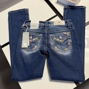 Miss Me Skinny Jeans | Embellished Floral Back Pockets | Stretch Denim
26x31
